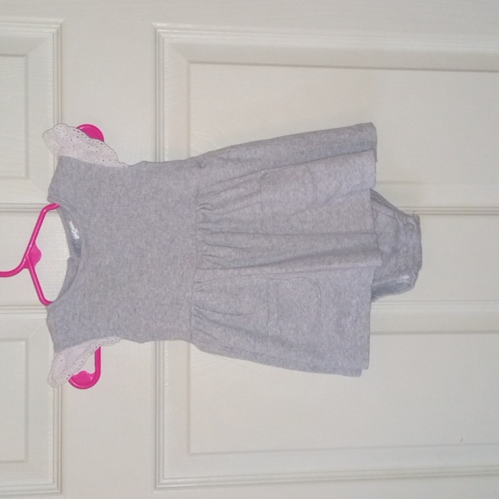 Carter's size 12 months